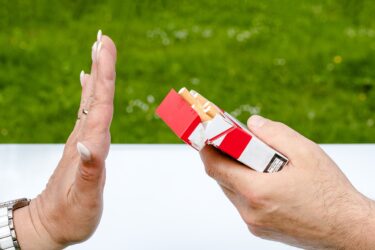CBDやCBDオイルは禁煙に効果的？タバコの代わりになりうる？